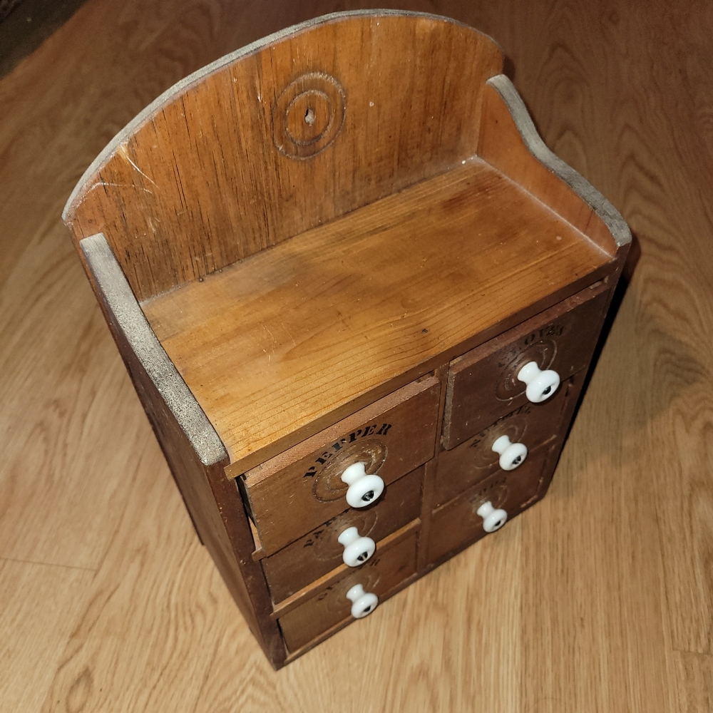 Vintage Wooden Spice Rack - Picture 5 of 8